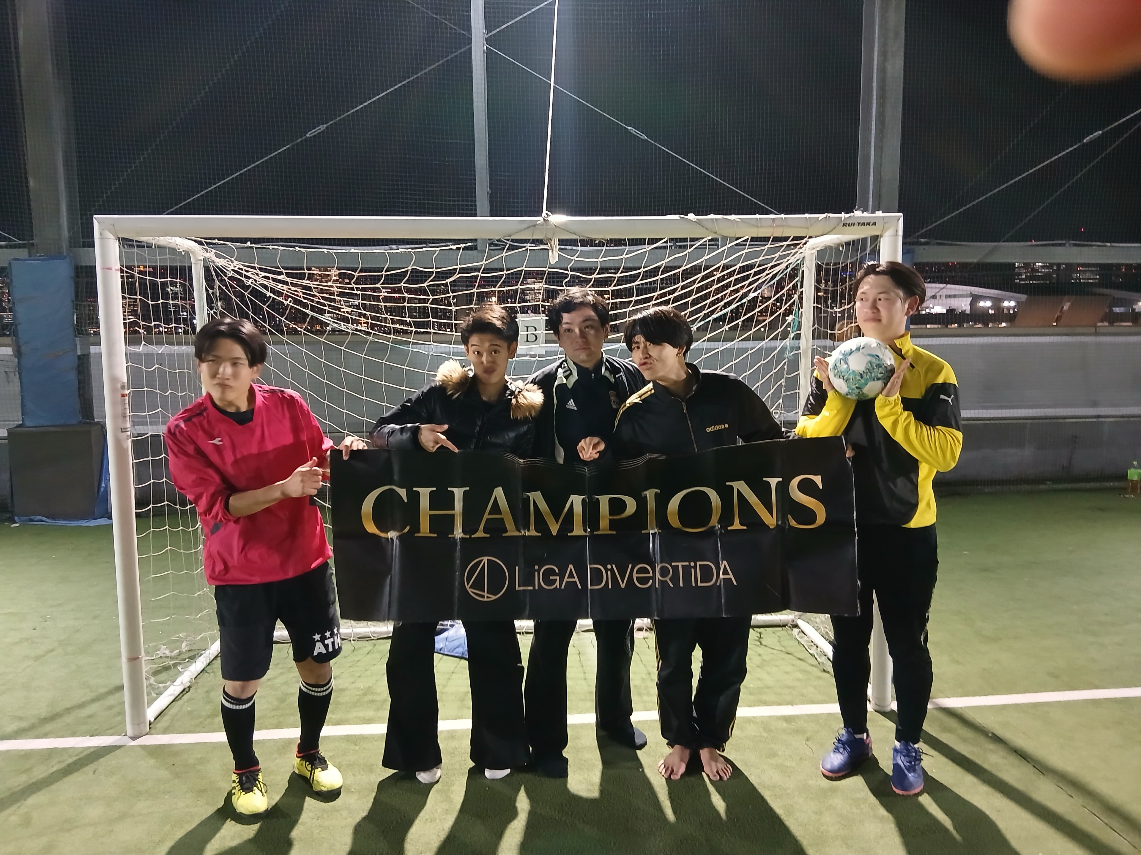 2025年12月10日 有明 BUDDYスポーツアリーナ 屋上人工芝コート フットサル 大会風景