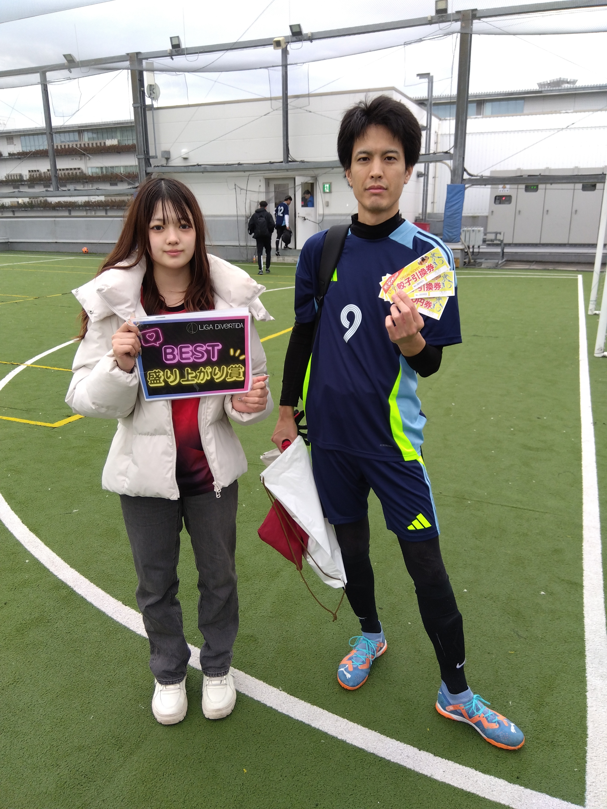 2025年12月21日 有明 BUDDYスポーツアリーナ 屋上人工芝コート フットサル 大会風景