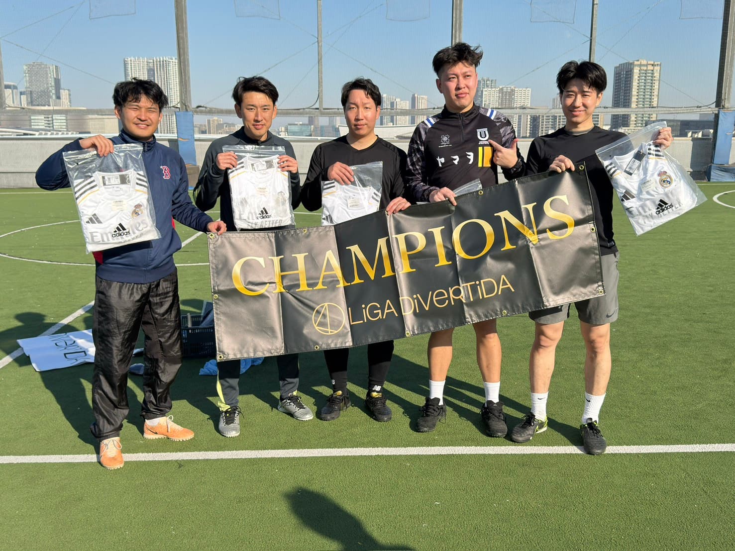 2025年12月30日 有明 BUDDYスポーツアリーナ 屋上人工芝コート フットサル 大会風景